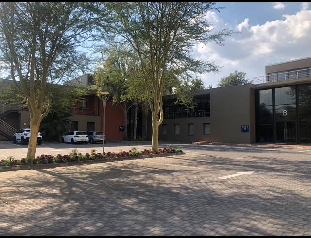 81M² RETAIL TO LET IN SANDTON CENTRAL